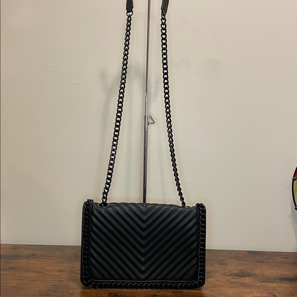 Aldo Elegant Black Quilted Crossbody Bag - Picture 10 of 14